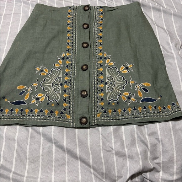 Blue Rain Dresses & Skirts - Embroidered Francesca‘s military green button in front skirt size medium